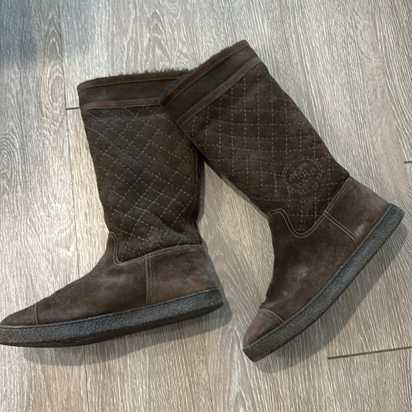 Chanel quilted fur boots - Picture 2 of 7